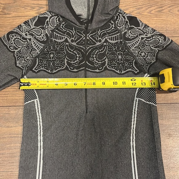 Athleta 1/4 zip medium - Picture 3 of 5